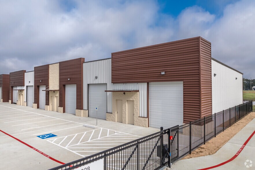 More Photos Of 8028 Dowdell Rd, Tomball Unknown For Lease