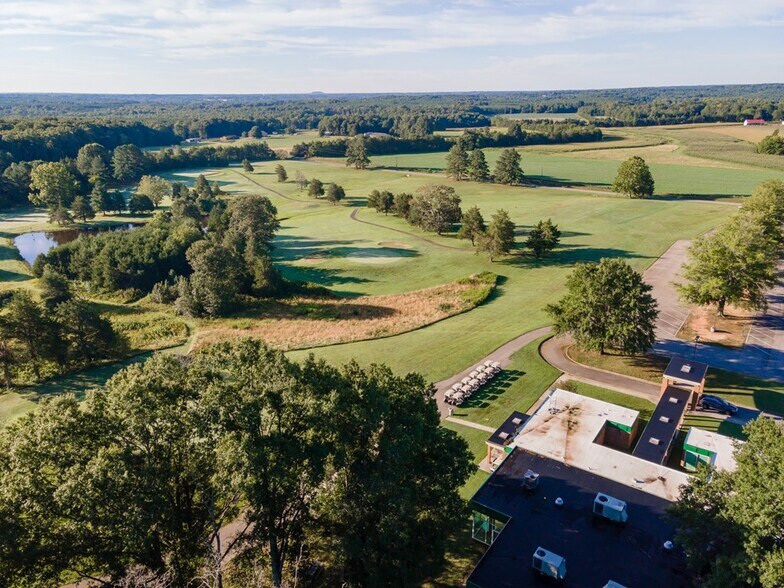 More Photos Of 36 Wedgewood Dr, Farmville Golf Course Driving Range For Sale