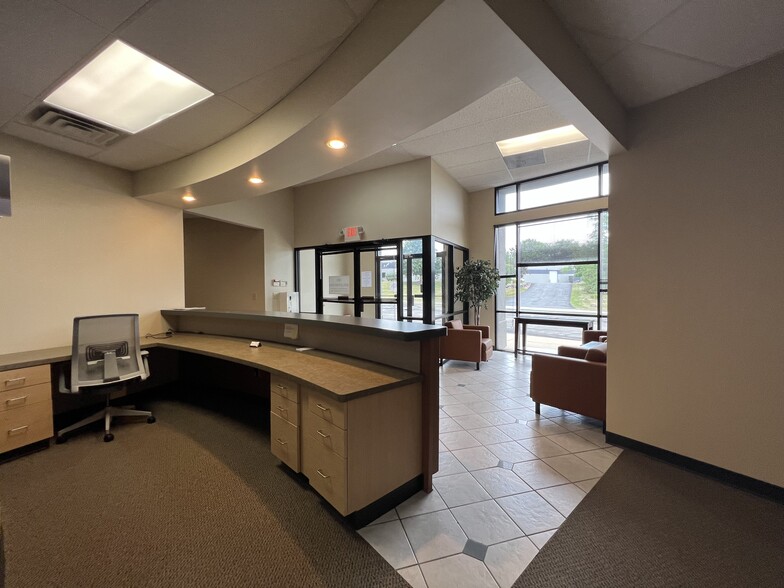 More Photos Of W223N608 Saratoga Dr, Waukesha Office For Sale