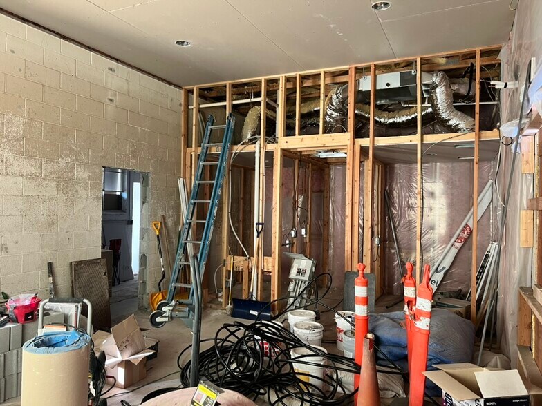 More Photos Of 33 E Main St, Belgrade Flex For Lease