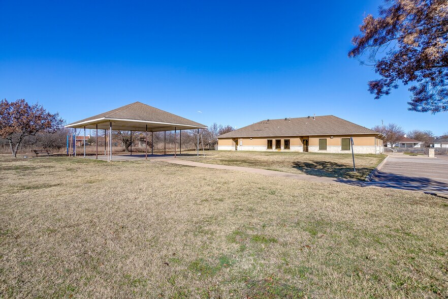 More Photos Of 4255 W Risinger Rd, Fort Worth Office For Lease