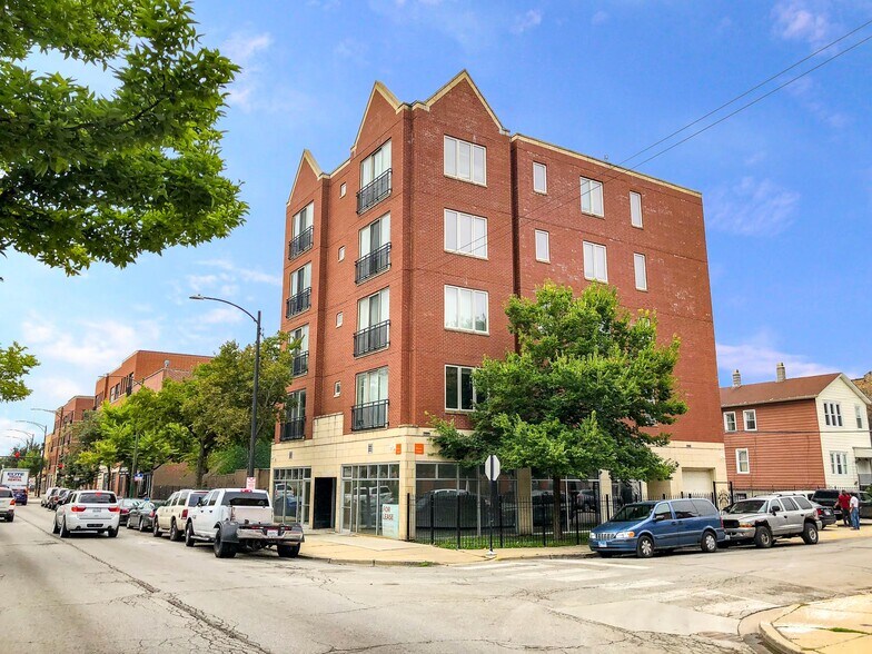More Photos Of 900 S Western Ave, Chicago Apartments For Lease