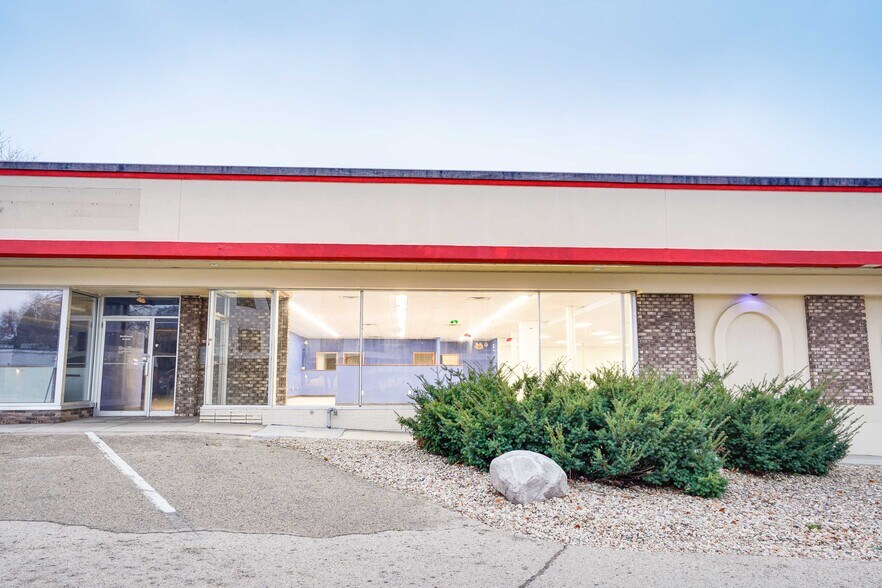 More Photos Of 195-209 Cottage Grove Rd, Madison Storefront For Lease