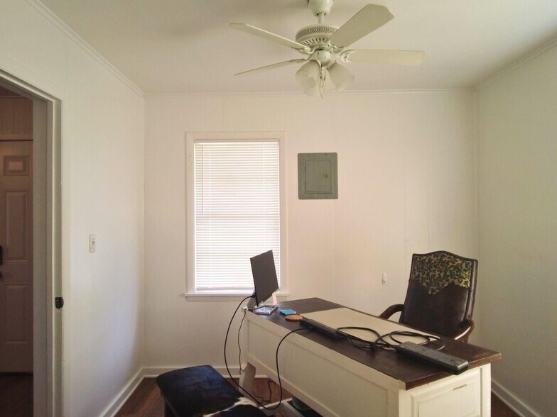 More Photos Of 103 Cartwright Park Rd, Weatherford Office For Lease