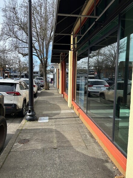 More Photos Of 31 NE 3rd St, Gresham Storefront For Sale