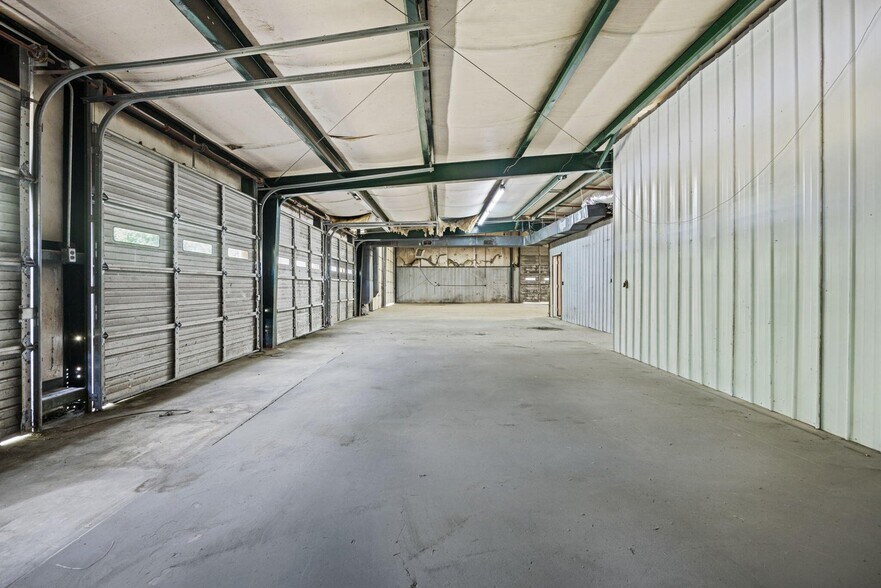 More Photos Of 504 S Harper Rd, Corinth Showroom For Sale