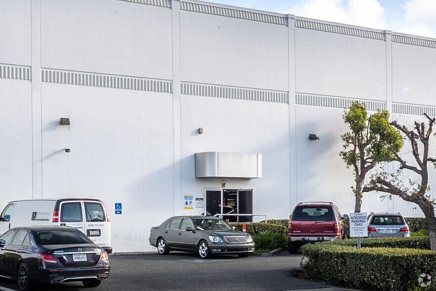 More Photos Of 17352 Armstrong Ave, Irvine Warehouse For Sale