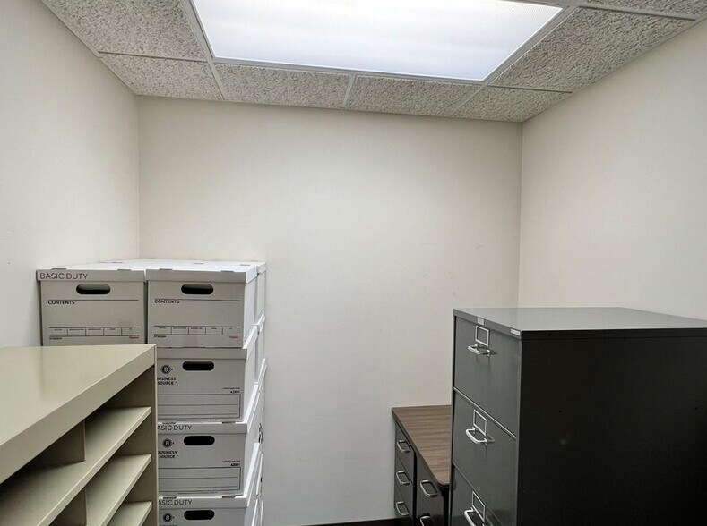 More Photos Of 219 W 11th St N, Newton Office For Sale