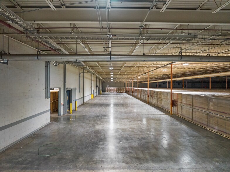 More Photos Of 32 Rabbit Trl, Edgefield Warehouse For Lease