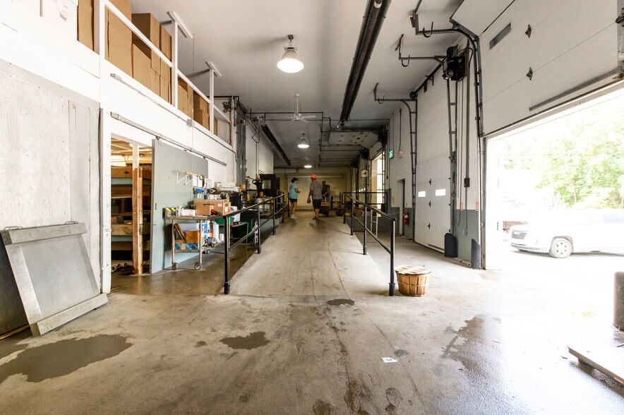 More Photos Of 16552 General Puller Hwy, Deltaville Specialty For Sale