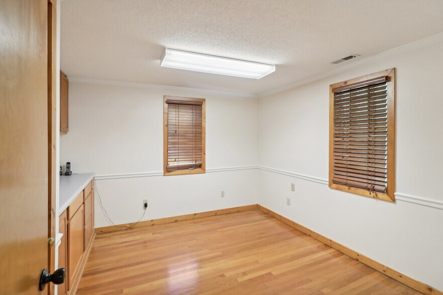 More Photos Of 1007 Carthage St, Sanford Medical For Sale
