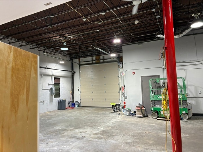 More Photos Of 4 Railroad Ave, Wakefield Flex For Lease