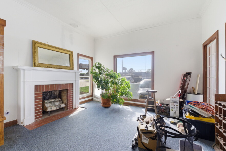 More Photos Of 2122 S Glenstone Ave, Springfield Freestanding For Sale