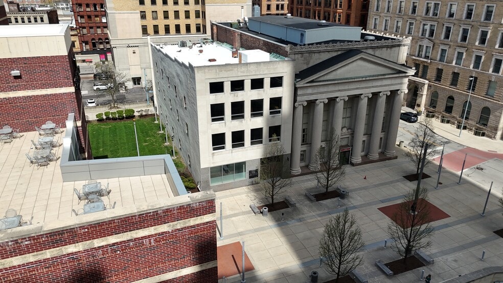 More Photos Of 241 N Superior St, Toledo Office Residential For Lease