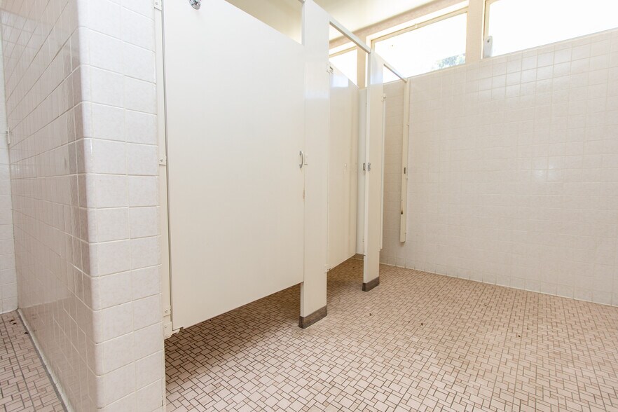 More Photos Of 971 E Broadway Ave, Atwater Office For Lease