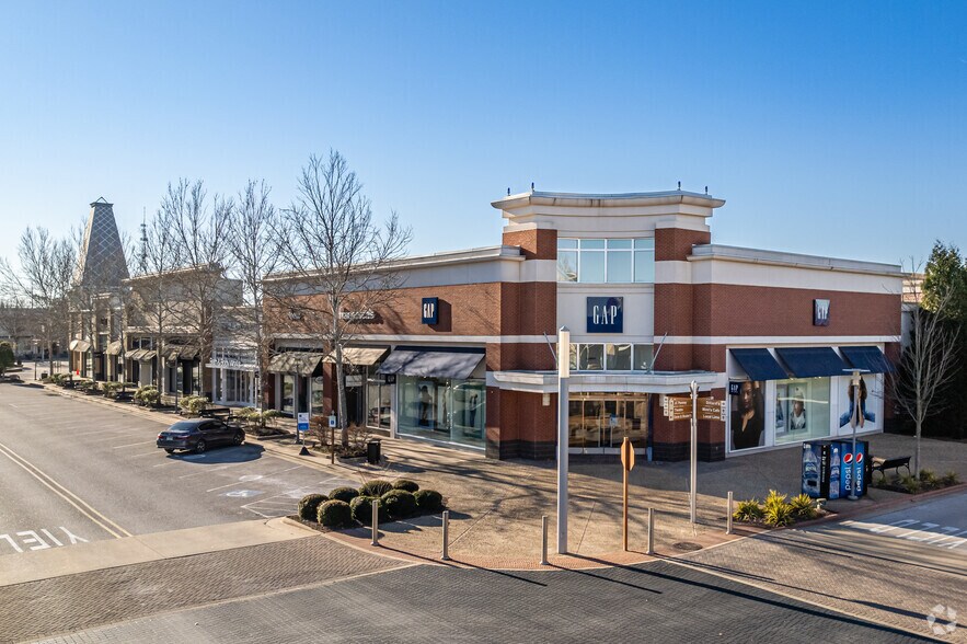 More Photos Of 2203 Promenade Blvd, Rogers Storefront For Lease