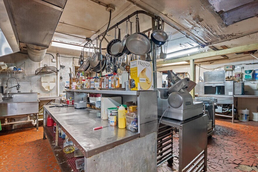 More Photos Of 3044 Deans Bridge Rd, Augusta Restaurant For Sale