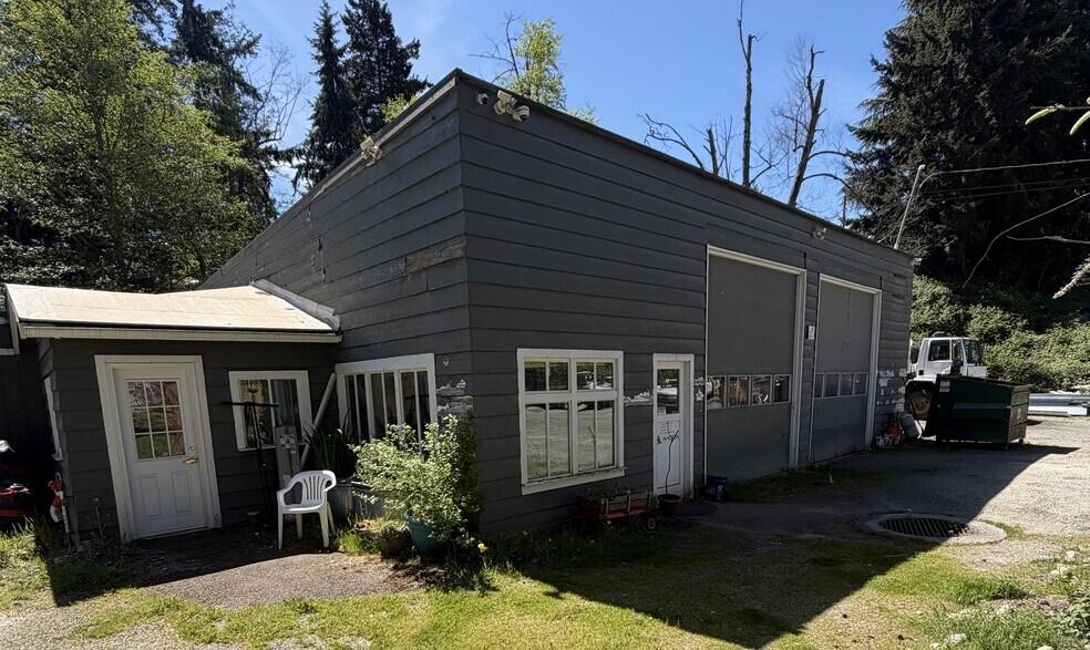 More Photos Of 1407 S 129th St, Burien Flex For Lease