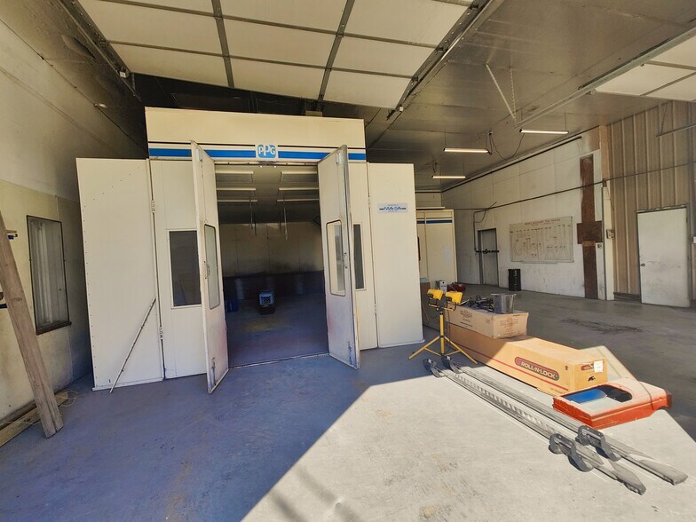More Photos Of 202 N. Sixth St, Altamont Industrial For Sale