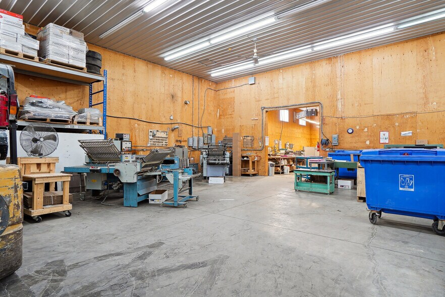 More Photos Of 717 St Saint-Pierre S, Joliette Manufacturing For Lease