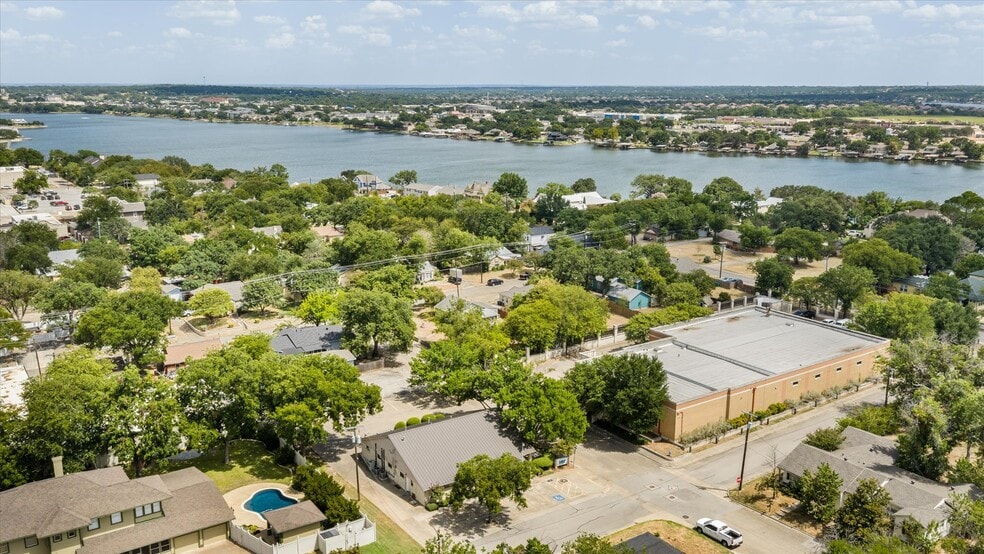 More Photos Of 310 W Bluff St, Granbury Office For Sale
