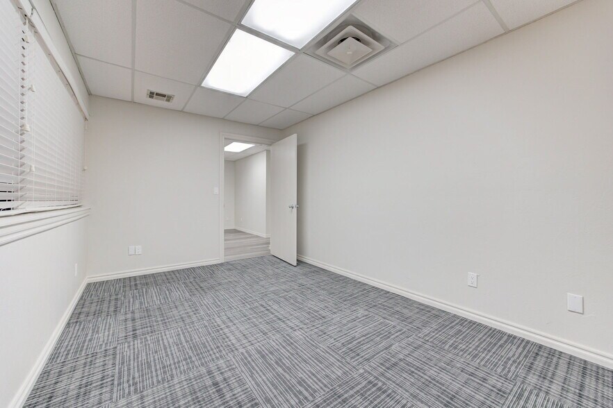 More Photos Of 2401 Tee Cir, Norman Office For Lease
