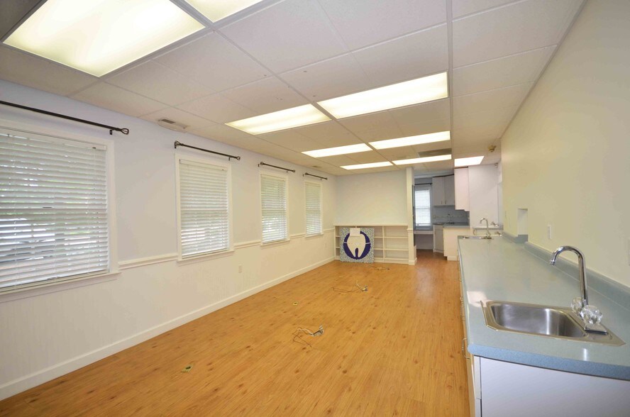More Photos Of 556 Cynwood Dr, Easton Medical For Lease