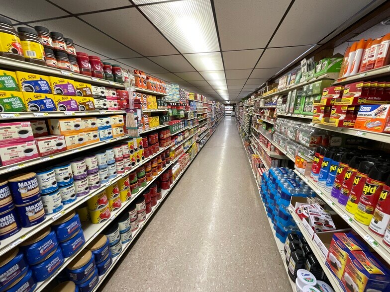 More Photos Of 56 N Howard Rd, Curtice Supermarket For Sale