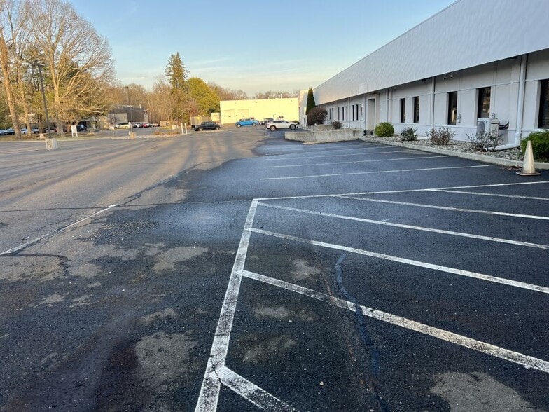 More Photos Of 16 Commercial St, Branford Research And Development For Lease