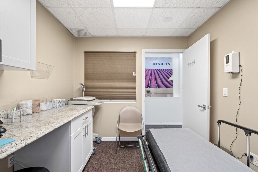More Photos Of 3800 26th St W, Bradenton Medical For Sale