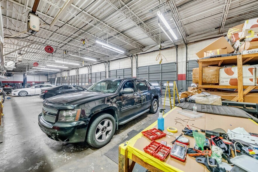 More Photos Of 5390 Fox Plaza Dr, Memphis Auto Repair For Sale