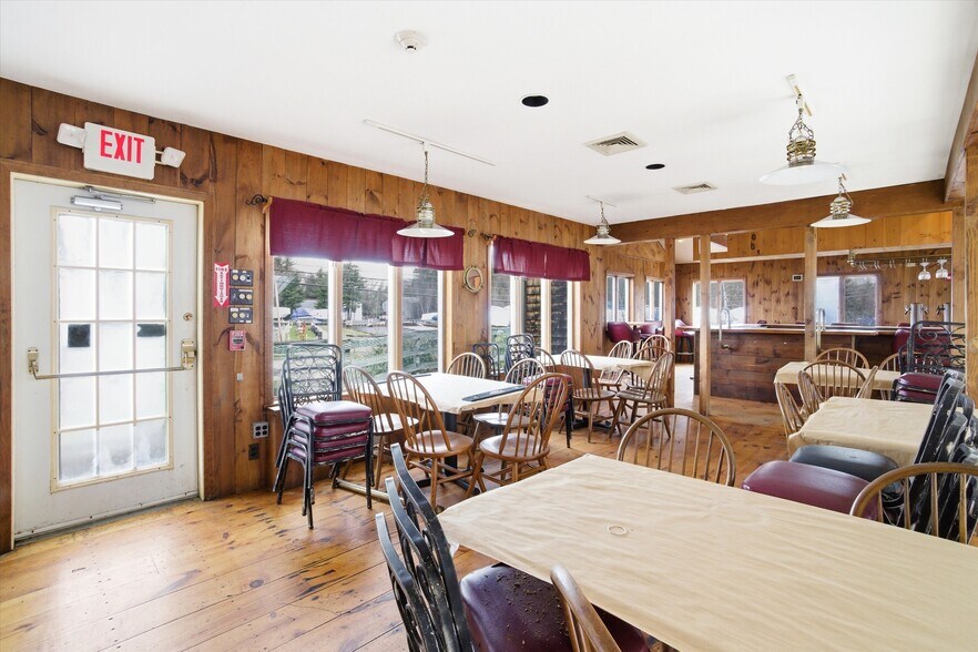More Photos Of 40 Weirs Rd, Gilford Restaurant For Sale