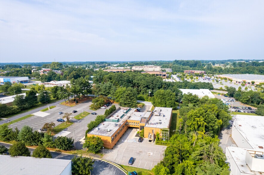 More Photos Of 9 LaCrue Ave, Concordville Office For Lease