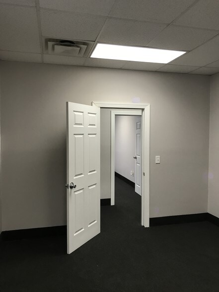 More Photos Of 9568 Kings Charter Dr, Ashland Coworking Space