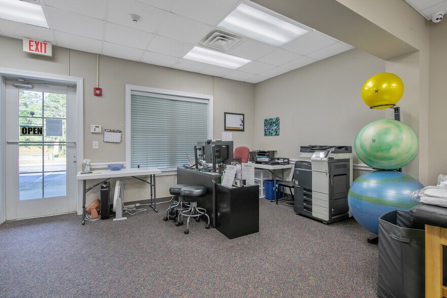 More Photos Of 6000 Ramsey St, Fayetteville Office For Sale