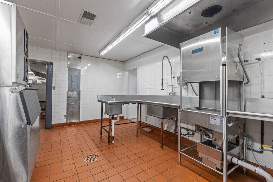 More Photos Of 2383 Hwy 58, Swansboro Restaurant For Sale