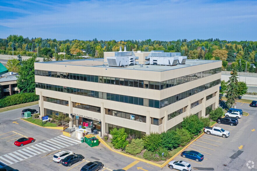 More Photos Of 1011 Glenmore Trl SW, Calgary Medical For Lease