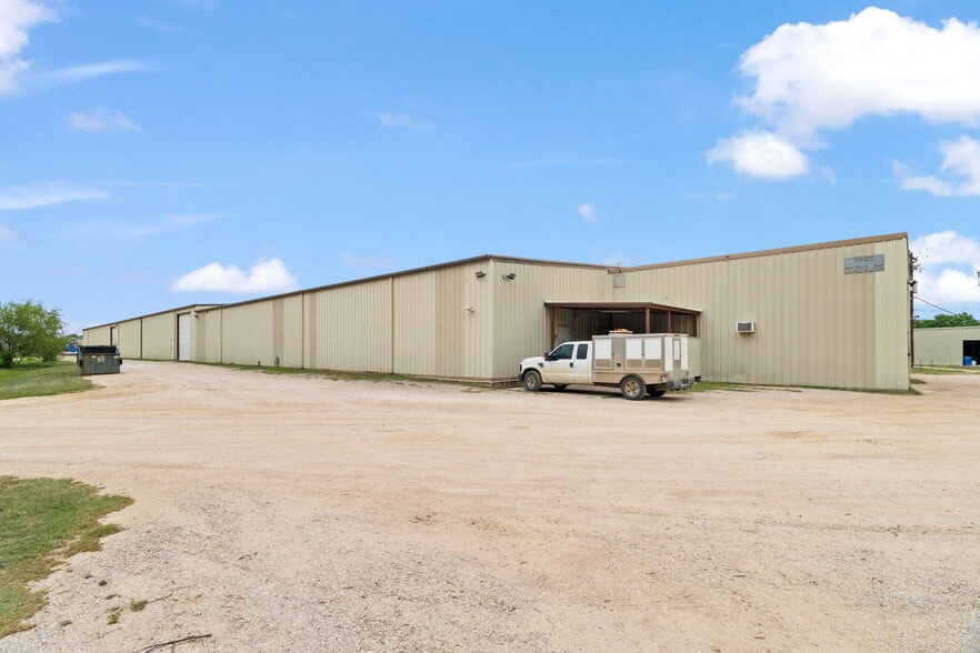 More Photos Of 9430 Ranch to Market Rd, Leander Light Distribution For Sale