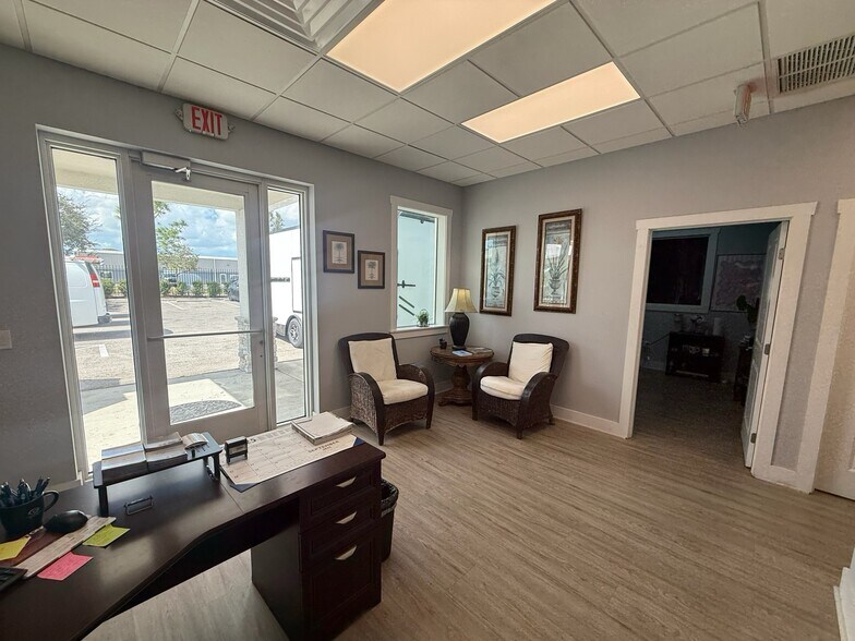 More Photos Of 6860 28th St Cir, Sarasota Warehouse For Sale