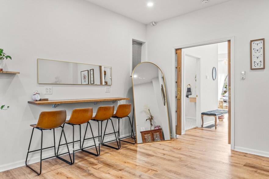 More Photos Of 694 Pont Reading Rd, Ardmore Storefront Retail Residential For Sale