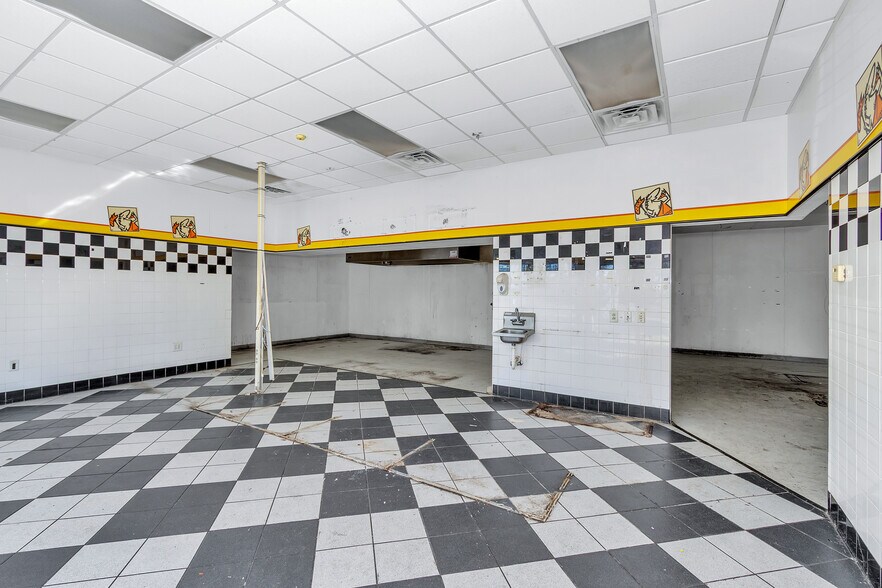 More Photos Of 3221 Wrightsboro Rd, Augusta Freestanding For Lease