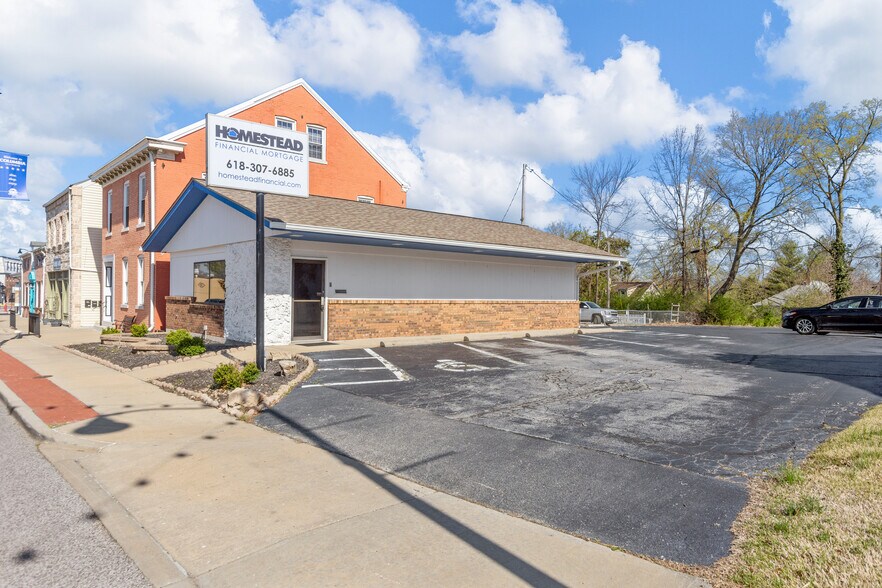 More Photos Of 134 S Main St, Columbia Drugstore For Sale