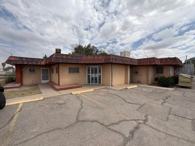 More Photos Of 7184 Alameda Ave, El Paso Veterinarian Kennel For Sale