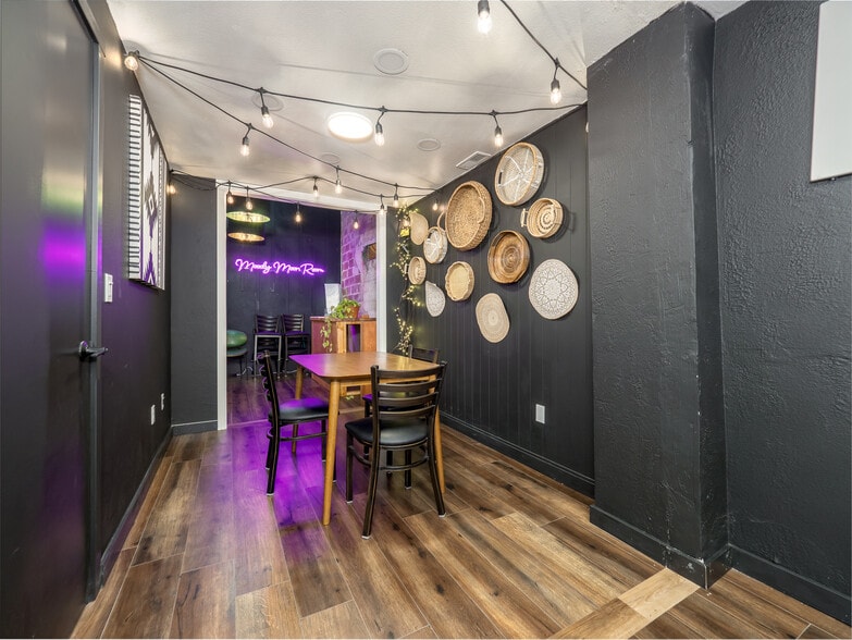 More Photos Of 503 E 1st St, Newberg Storefront For Sale