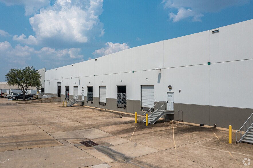 More Photos Of 2750 113th St, Grand Prairie Distribution For Lease