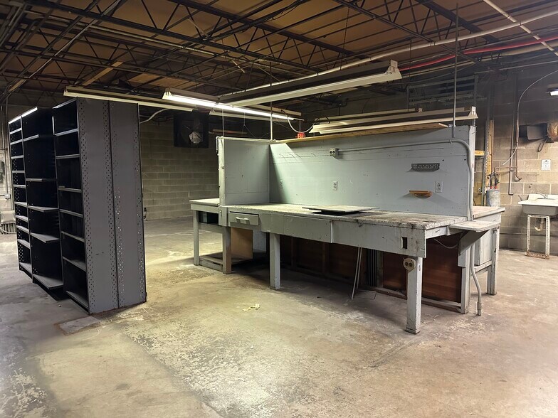 More Photos Of 1480 N Hobbie Ave, Kankakee Warehouse For Lease