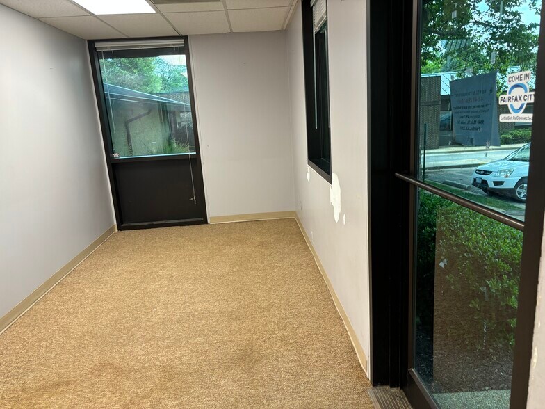 More Photos Of 9912-9920 Main St, Fairfax Office For Lease
