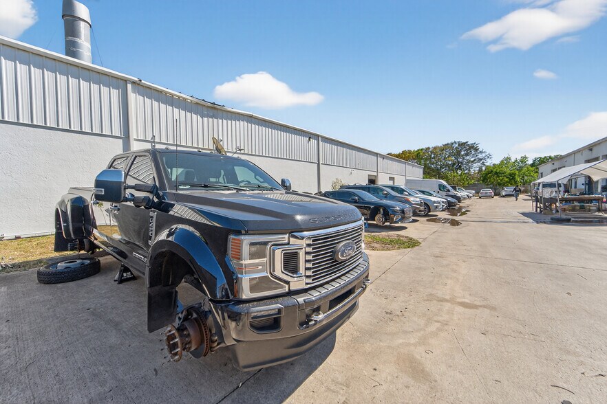 More Photos Of 170 Business Park Way, Royal Palm Beach Warehouse For Lease