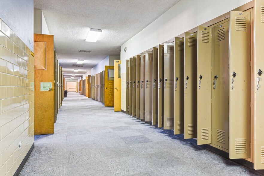 More Photos Of 1100 Upham St, Lakewood Schools For Lease