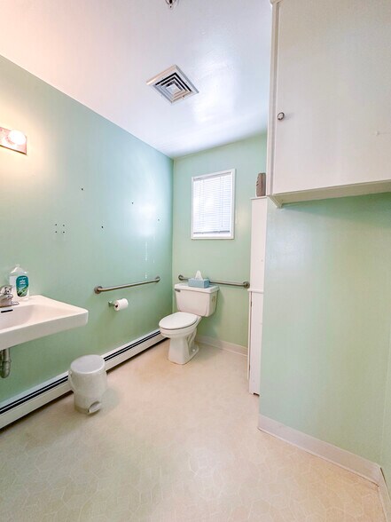 More Photos Of 1201 Easton Rd, Roslyn Medical For Lease